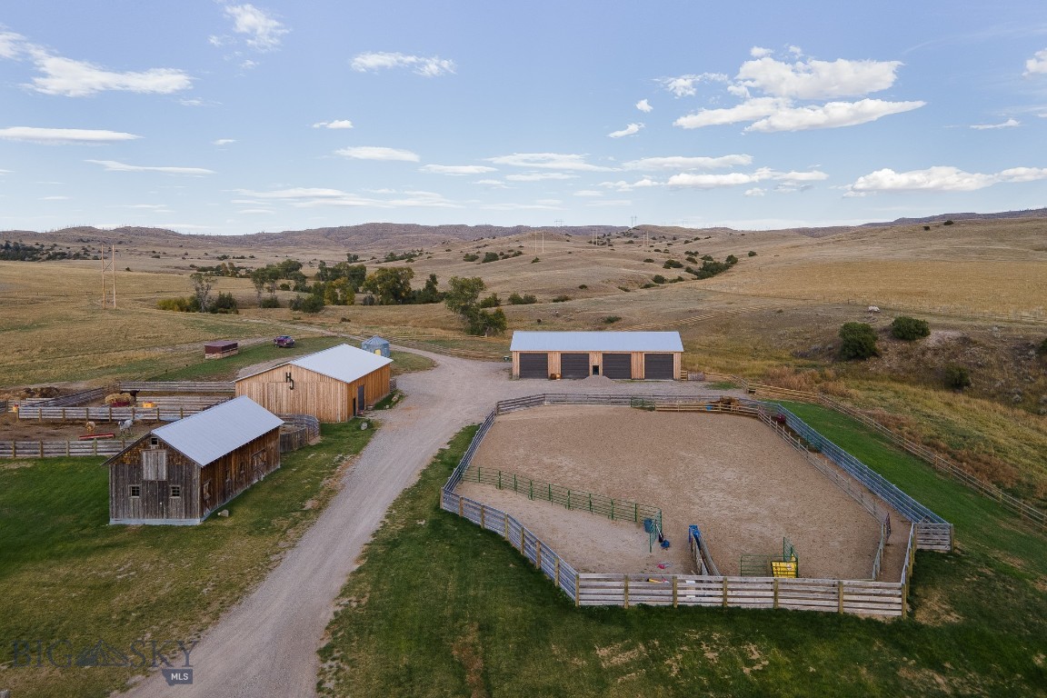 858 Lower Sweet Grass