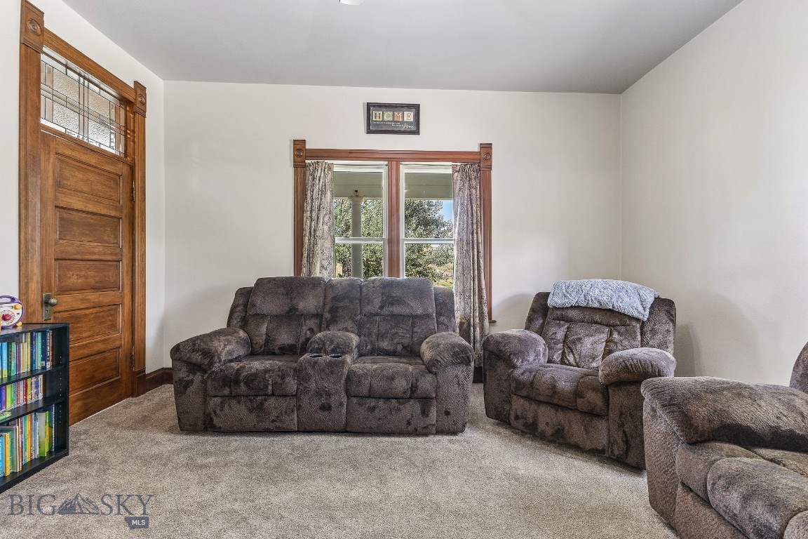 6 Washoe Circle