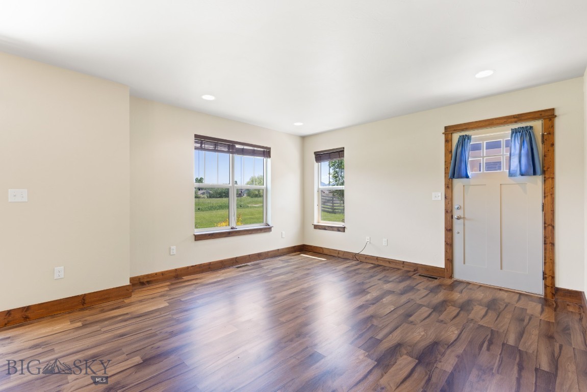 Cottage Park Lane Condos - Residential