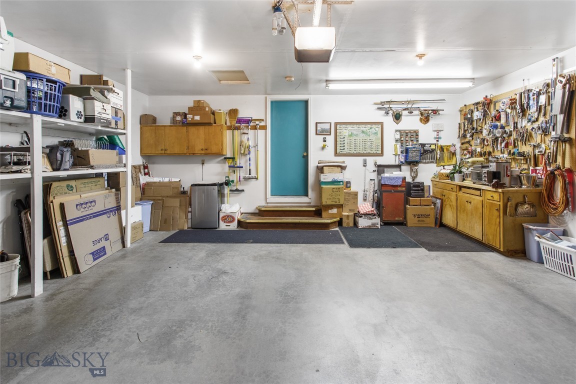 Butte, Montana 59701, United States, 3 Bedrooms Bedrooms, ,3 BathroomsBathrooms,Residential,Pending,155453