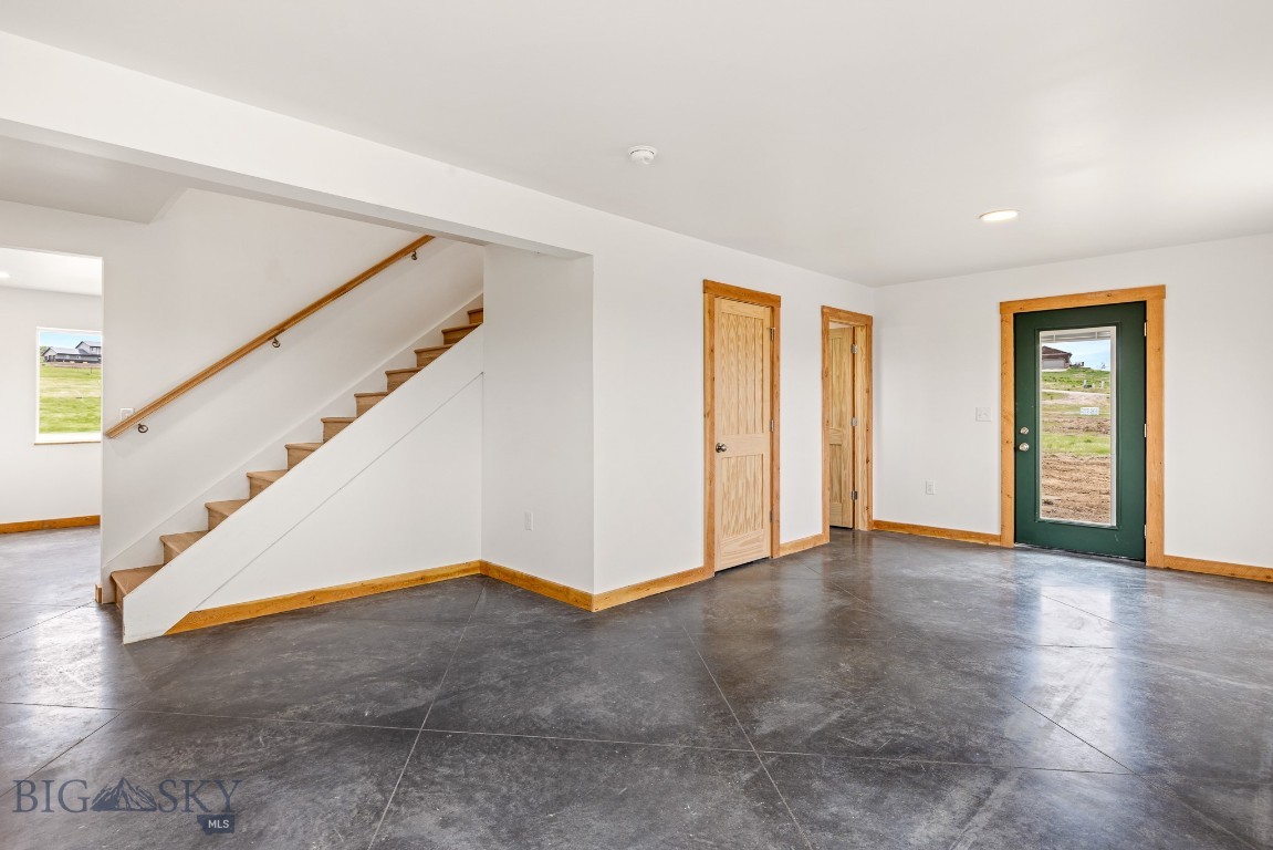 2 Saddle View Circle