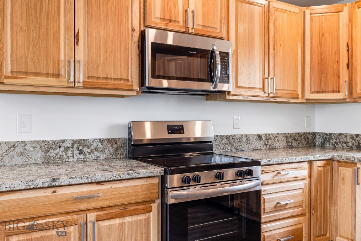 2 Saddle View Circle