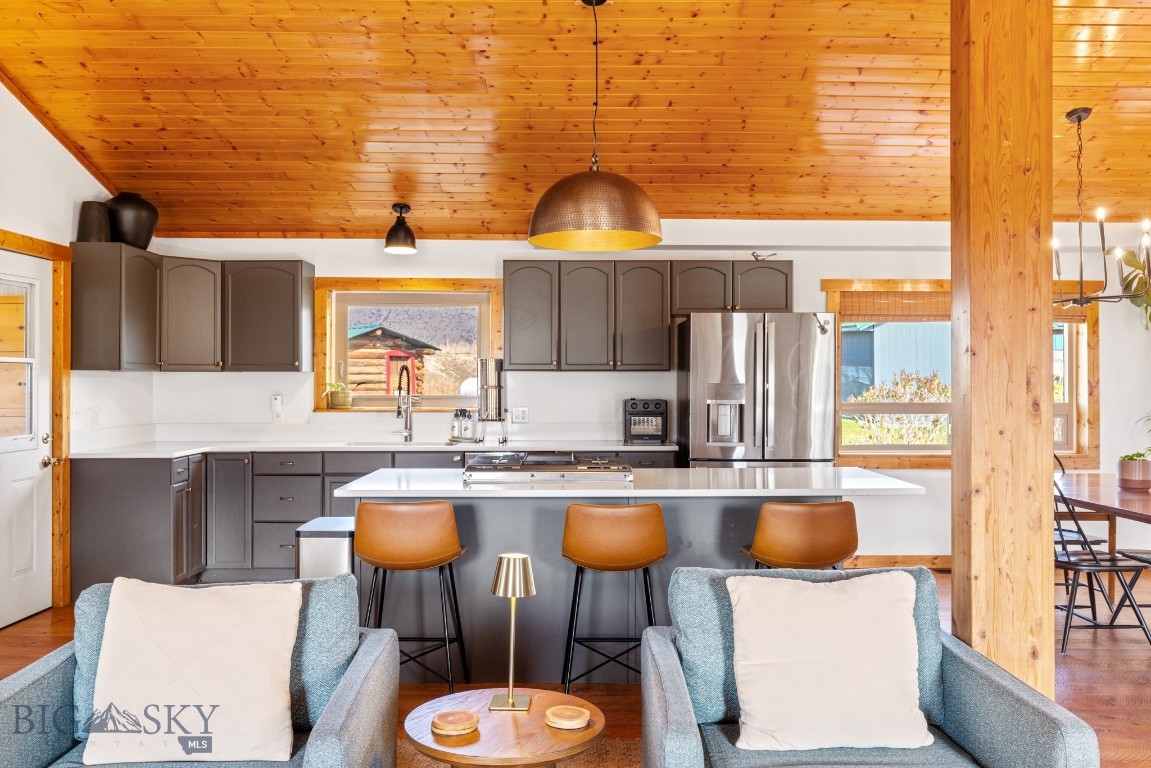 Livingston, Montana 59047, United States, 2 Bedrooms Bedrooms, ,1 BathroomBathrooms,Residential,Contingent,128428