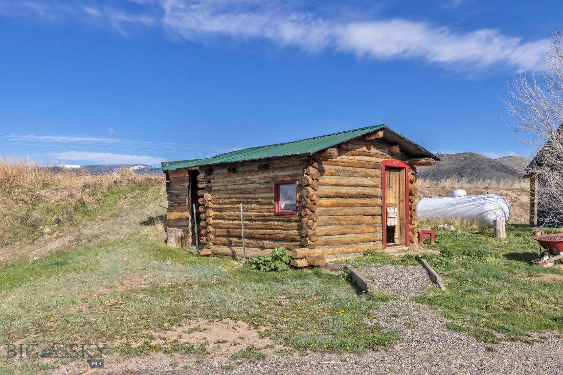 Livingston, Montana 59047, United States, 2 Bedrooms Bedrooms, ,1 BathroomBathrooms,Residential,Contingent,128428