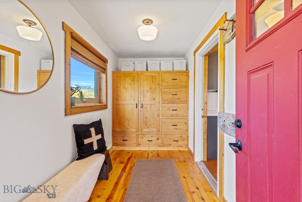 Livingston, Montana 59047, United States, 2 Bedrooms Bedrooms, ,1 BathroomBathrooms,Residential,Contingent,128428