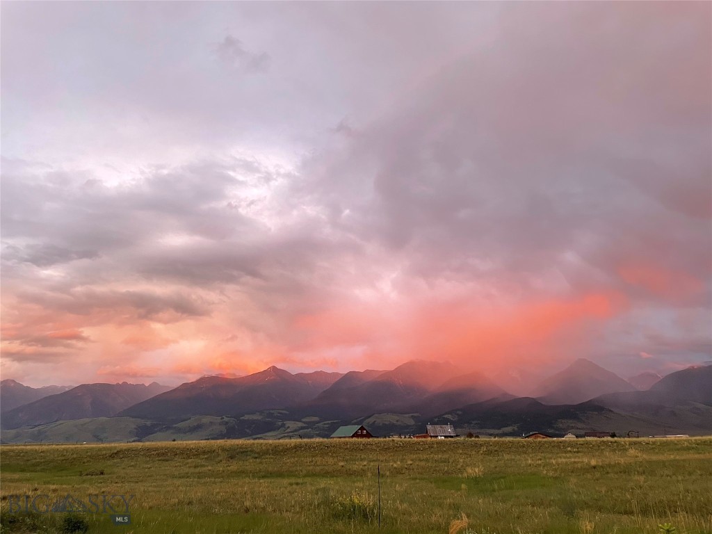 Livingston, Montana 59047, United States, 2 Bedrooms Bedrooms, ,1 BathroomBathrooms,Residential,Contingent,128428