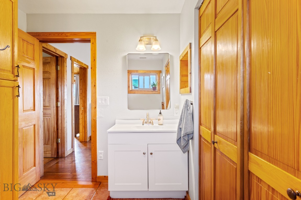 Livingston, Montana 59047, United States, 2 Bedrooms Bedrooms, ,1 BathroomBathrooms,Residential,Contingent,128428