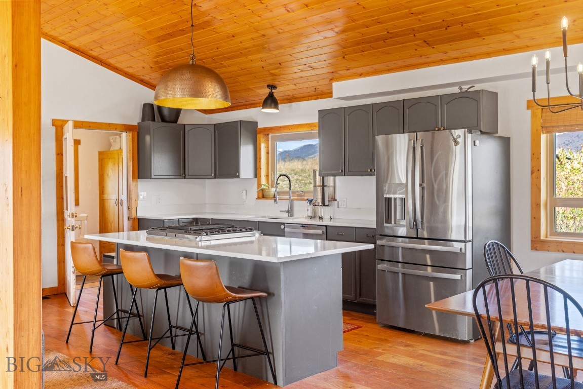 Livingston, Montana 59047, United States, 2 Bedrooms Bedrooms, ,1 BathroomBathrooms,Residential,Contingent,128428