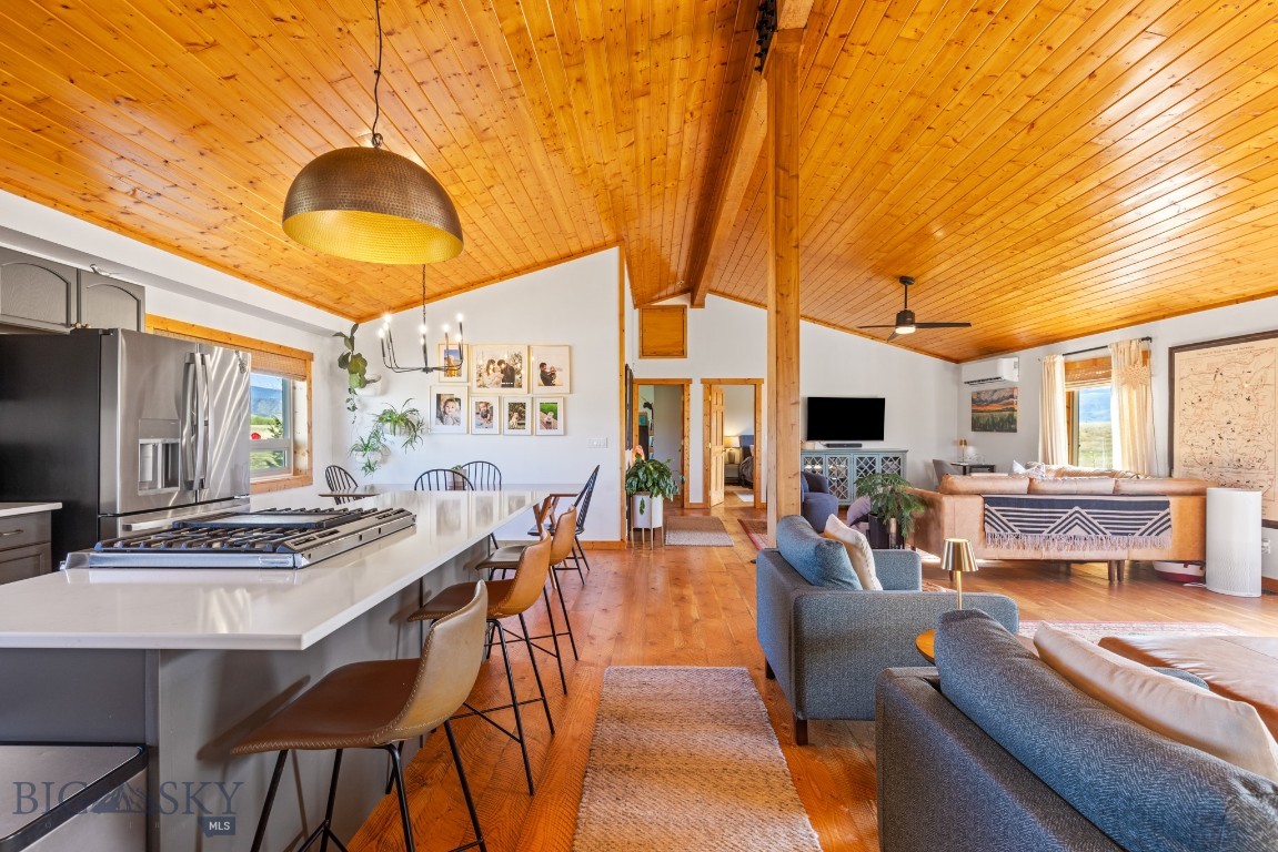 Livingston, Montana 59047, United States, 2 Bedrooms Bedrooms, ,1 BathroomBathrooms,Residential,Contingent,128428