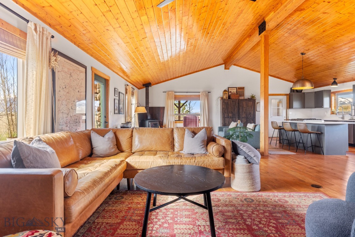 Livingston, Montana 59047, United States, 2 Bedrooms Bedrooms, ,1 BathroomBathrooms,Residential,Contingent,128428