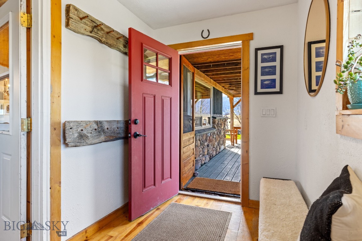 Livingston, Montana 59047, United States, 2 Bedrooms Bedrooms, ,1 BathroomBathrooms,Residential,Contingent,128428