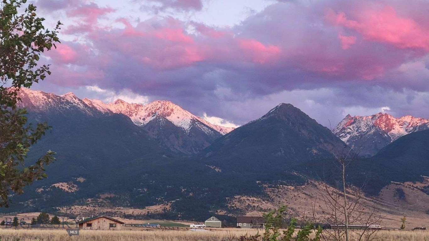 Livingston, Montana 59047, United States, 2 Bedrooms Bedrooms, ,1 BathroomBathrooms,Residential,Contingent,128428