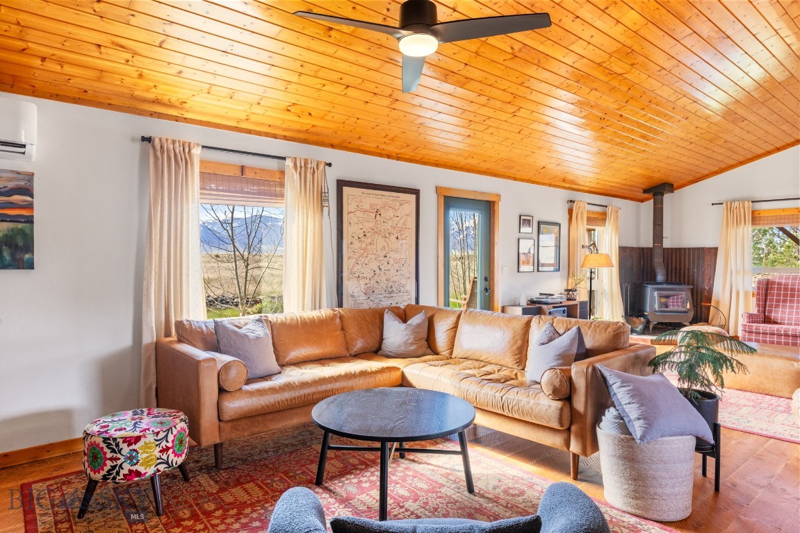 Livingston, Montana 59047, United States, 2 Bedrooms Bedrooms, ,1 BathroomBathrooms,Residential,Contingent,128428