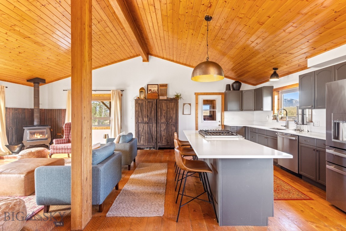 Livingston, Montana 59047, United States, 2 Bedrooms Bedrooms, ,1 BathroomBathrooms,Residential,Contingent,128428