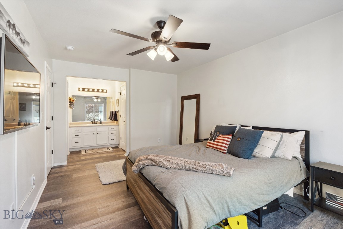 859 Forestglen 4D