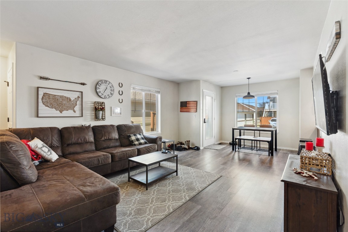 859 Forestglen 4D