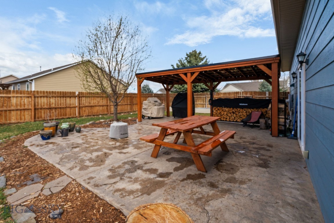 Four Dot Meadows - Residential