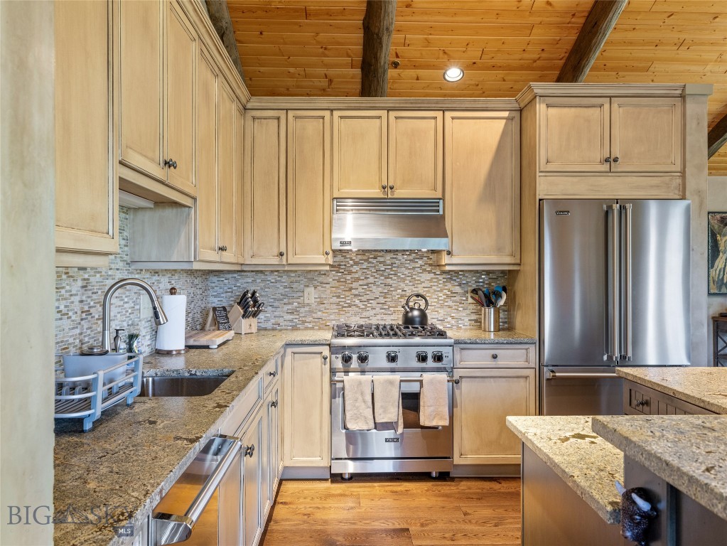 Diamond Hitch Of Ski Moonlight - Residential