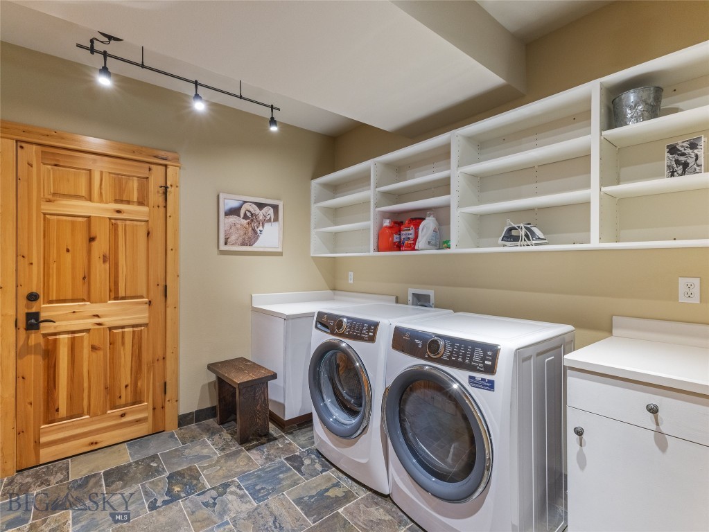 Diamond Hitch Of Ski Moonlight - Residential