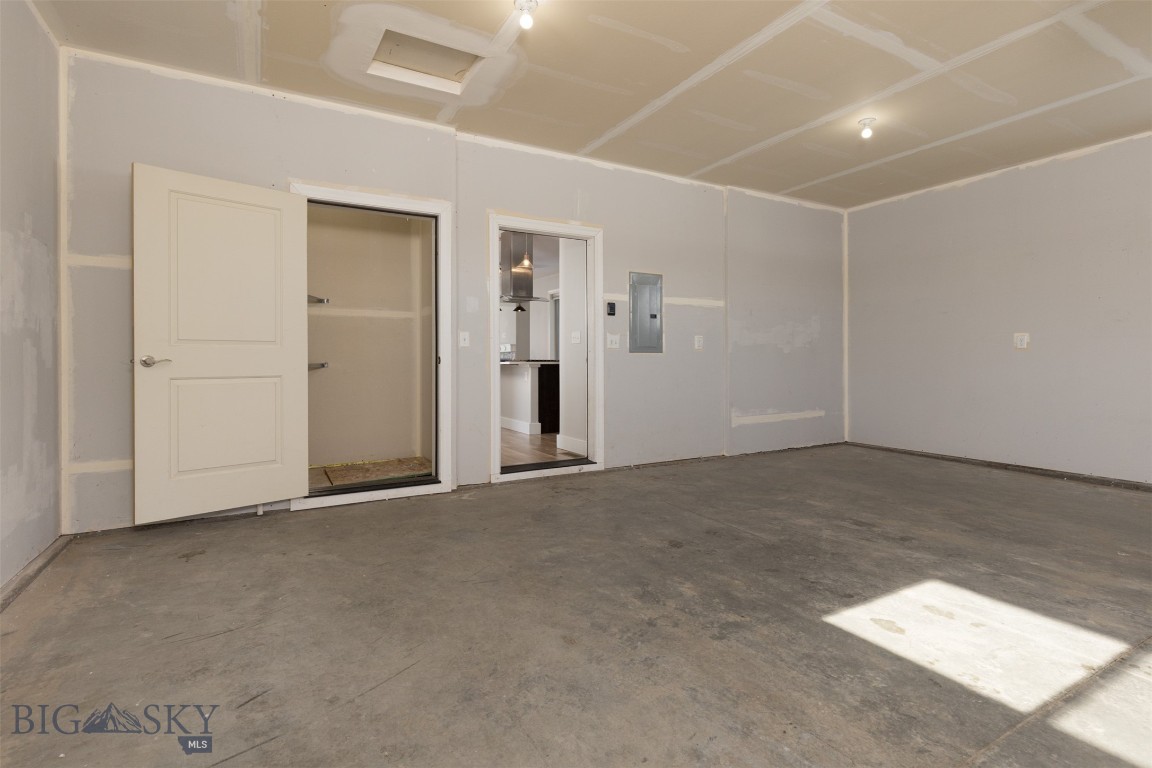 The Lakes at Valley West - Residential