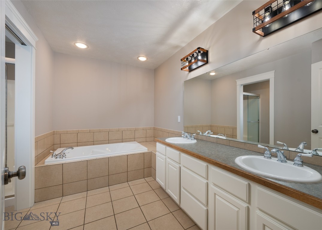 Bozeman, Montana 59718, United States, 5 Bedrooms Bedrooms, ,4 BathroomsBathrooms,Residential,Contingent,25746