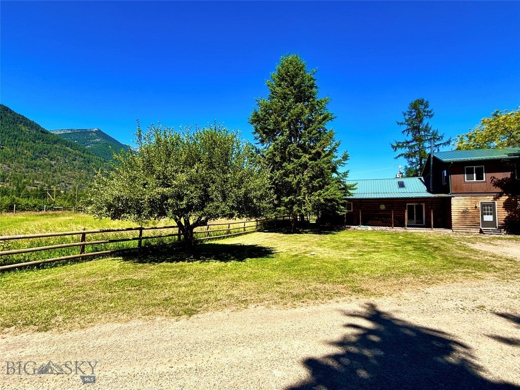 1484 River Road W