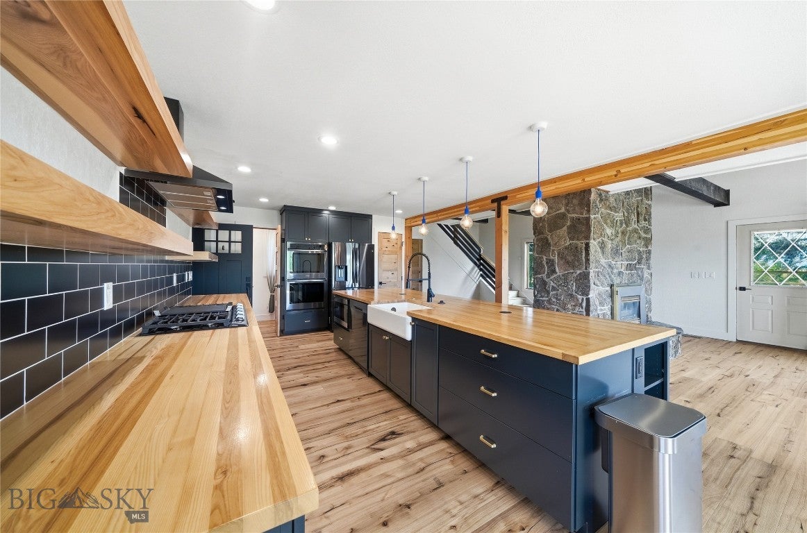 8685 Churchill