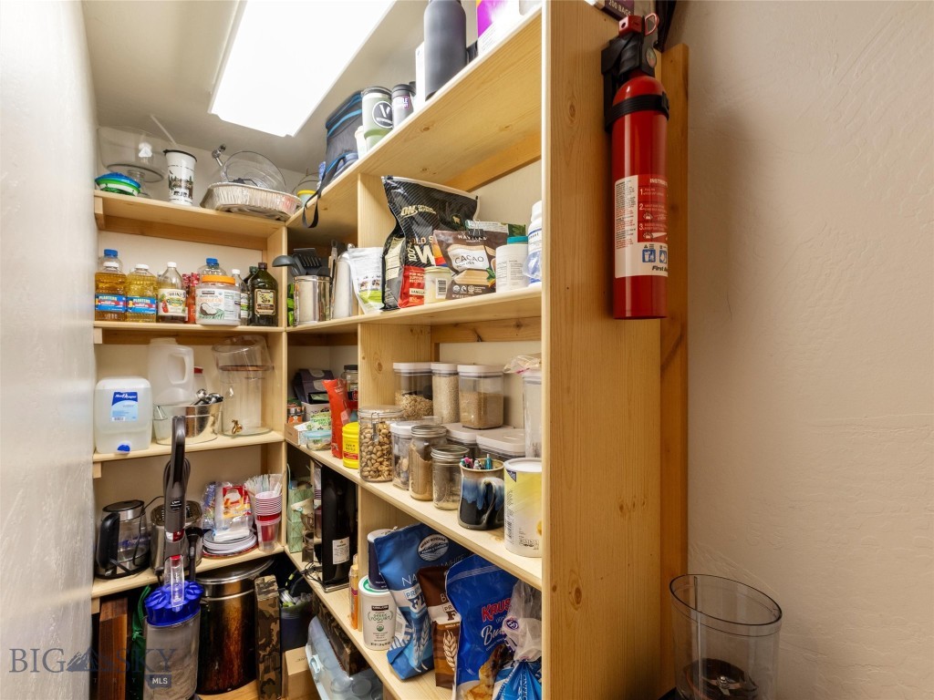 West Yellowstone, Montana 59758, United States, 6 Bedrooms Bedrooms, ,4 BathroomsBathrooms,Residential,Active,49808