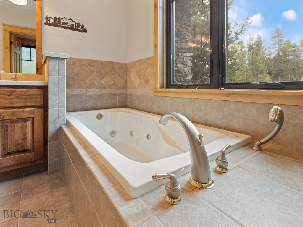 West Yellowstone, Montana 59758, United States, 6 Bedrooms Bedrooms, ,4 BathroomsBathrooms,Residential,Active,49808