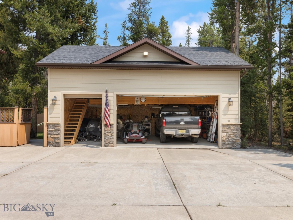 West Yellowstone, Montana 59758, United States, 6 Bedrooms Bedrooms, ,4 BathroomsBathrooms,Residential,Active,49808