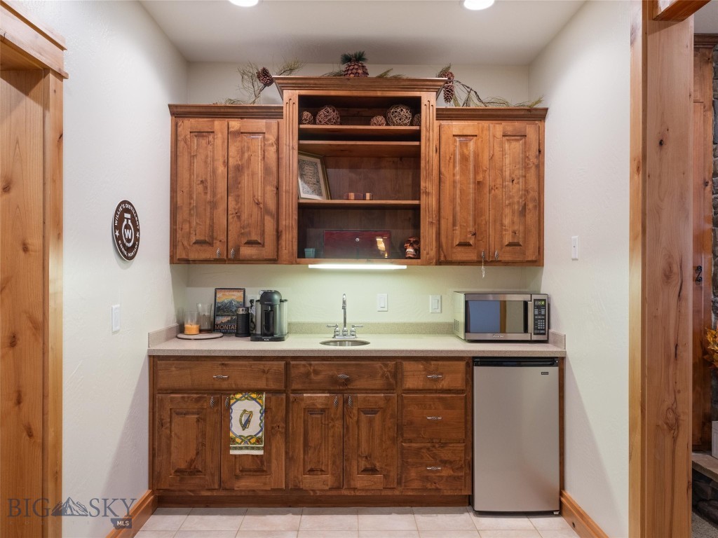 West Yellowstone, Montana 59758, United States, 6 Bedrooms Bedrooms, ,4 BathroomsBathrooms,Residential,Active,49808