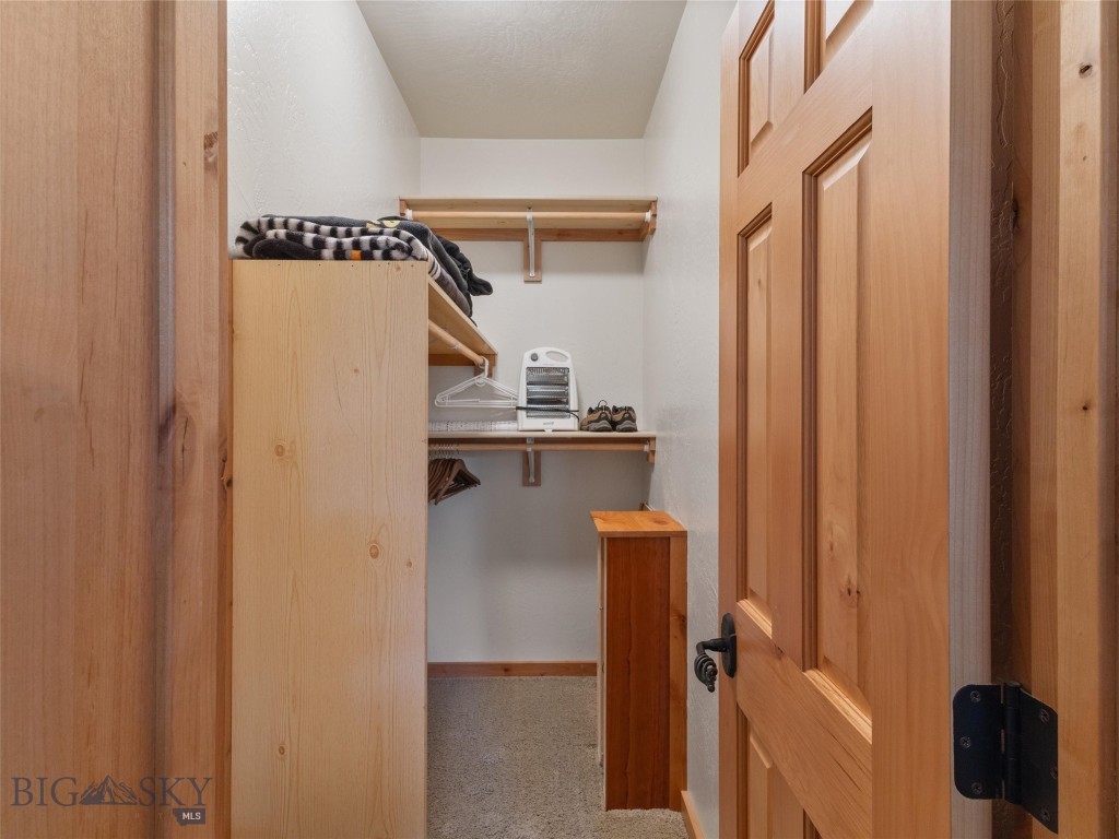 West Yellowstone, Montana 59758, United States, 6 Bedrooms Bedrooms, ,4 BathroomsBathrooms,Residential,Active,49808