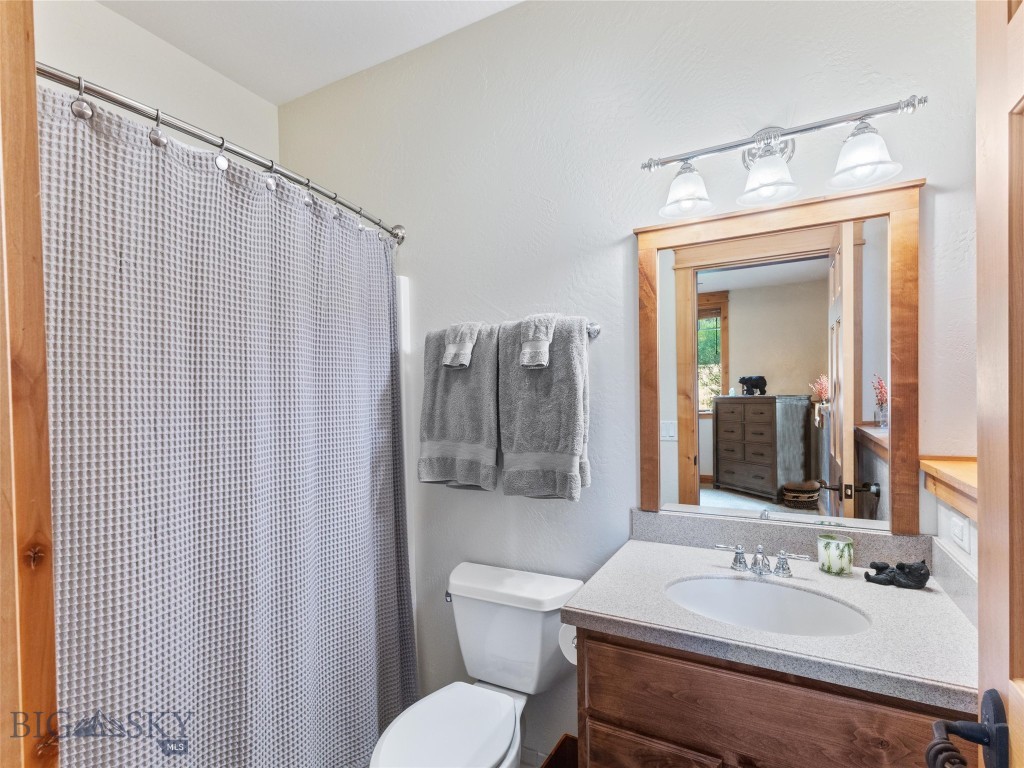 West Yellowstone, Montana 59758, United States, 6 Bedrooms Bedrooms, ,4 BathroomsBathrooms,Residential,Active,49808