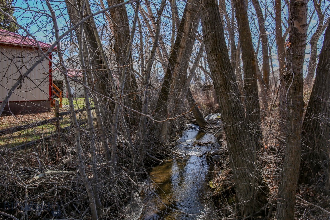 185 Elk Creek Road N