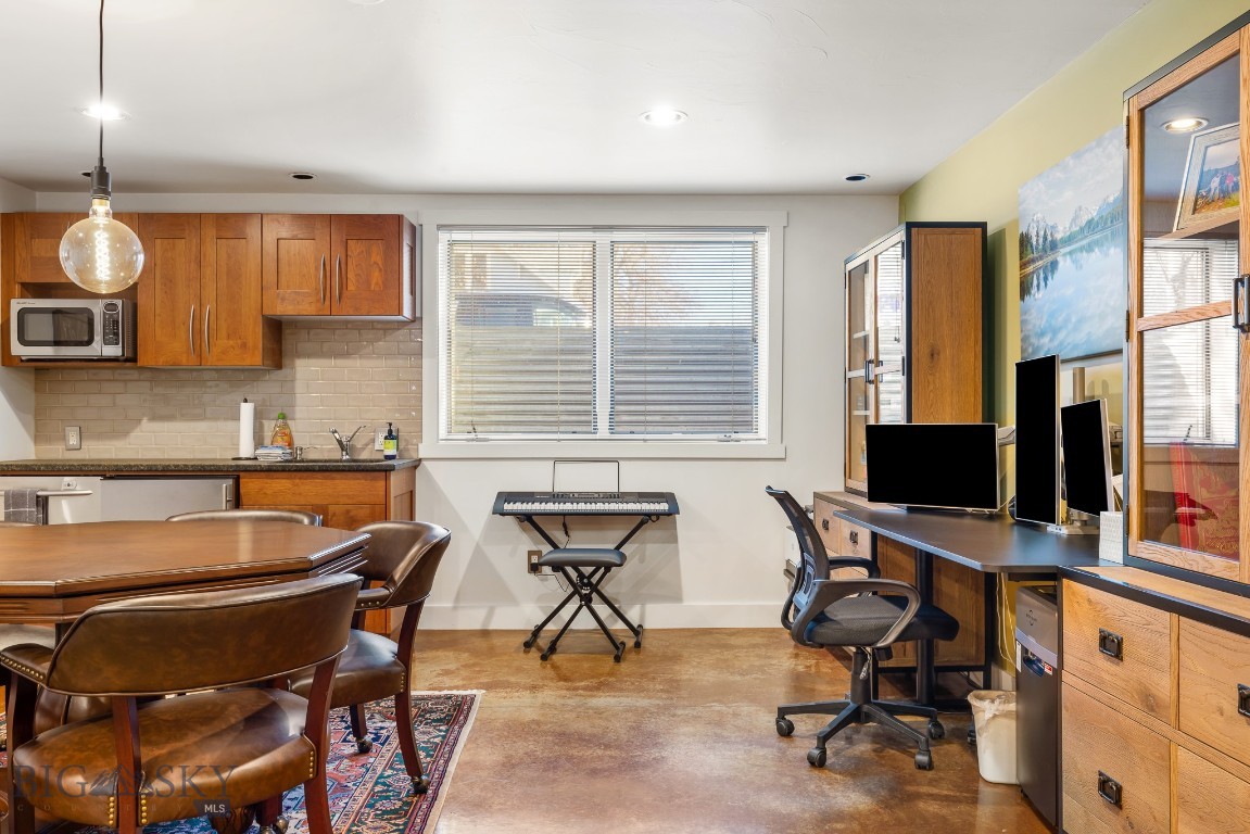 Bozeman, Montana 59715, United States, 3 Bedrooms Bedrooms, ,3 BathroomsBathrooms,Residential,Contingent,23582