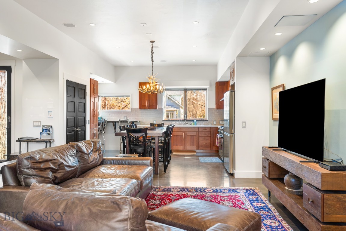 Bozeman, Montana 59715, United States, 3 Bedrooms Bedrooms, ,3 BathroomsBathrooms,Residential,Contingent,23582