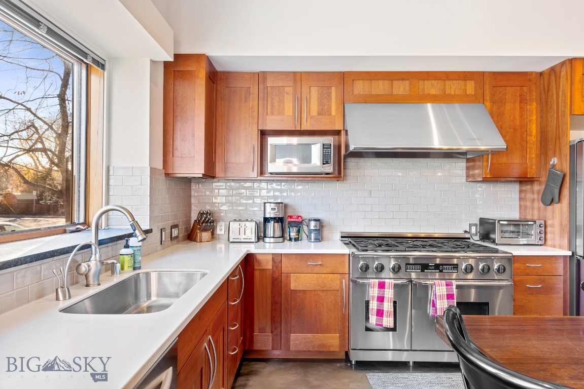 Bozeman, Montana 59715, United States, 3 Bedrooms Bedrooms, ,3 BathroomsBathrooms,Residential,Contingent,23582