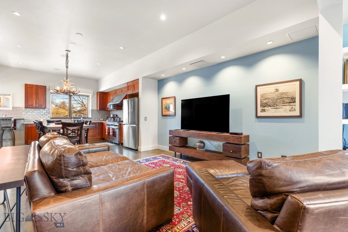 Bozeman, Montana 59715, United States, 3 Bedrooms Bedrooms, ,3 BathroomsBathrooms,Residential,Contingent,23582