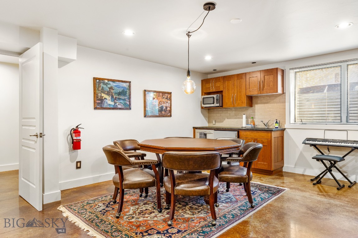 Bozeman, Montana 59715, United States, 3 Bedrooms Bedrooms, ,3 BathroomsBathrooms,Residential,Contingent,23582