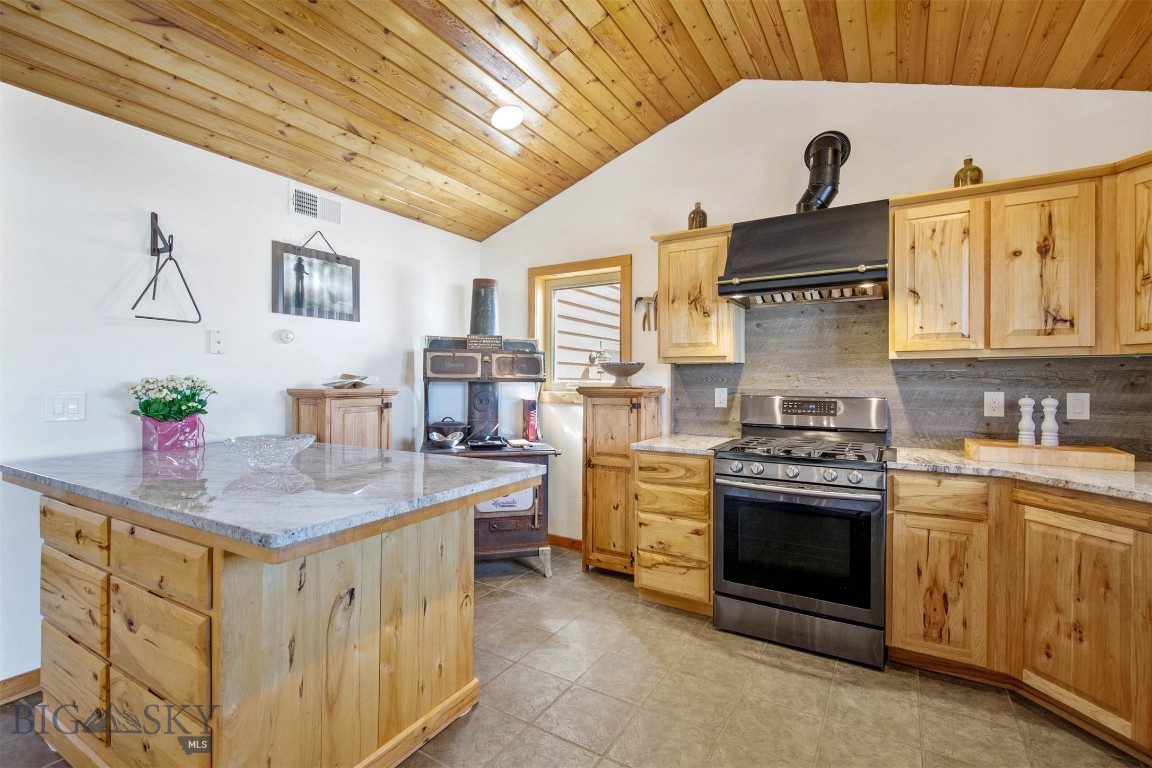 Bozeman, Montana 59718, United States, 3 Bedrooms Bedrooms, ,4 BathroomsBathrooms,Residential,Pending,72436