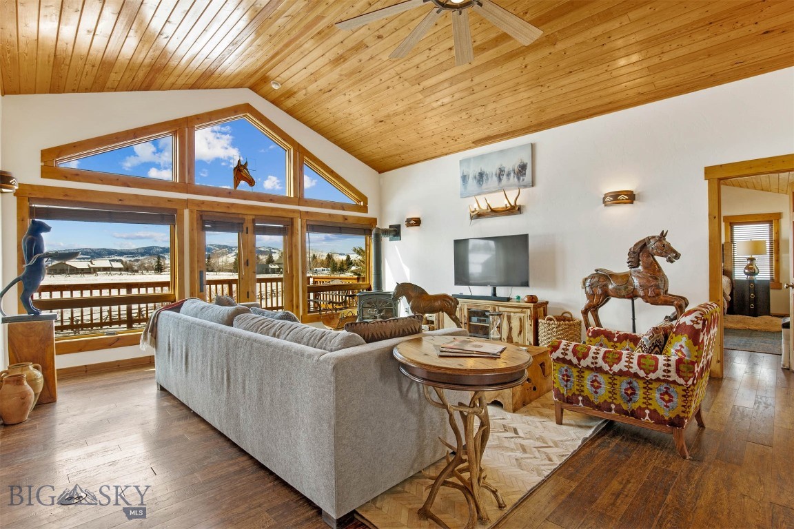 Bozeman, Montana 59718, United States, 3 Bedrooms Bedrooms, ,4 BathroomsBathrooms,Residential,Pending,72436