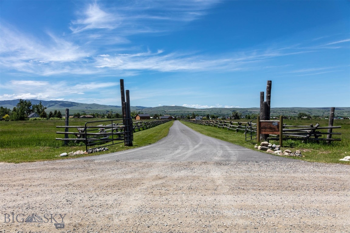 Bozeman, Montana 59718, United States, 3 Bedrooms Bedrooms, ,4 BathroomsBathrooms,Residential,Pending,72436