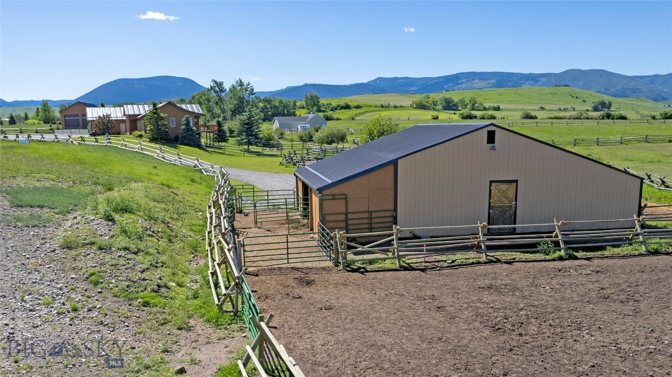 Bozeman, Montana 59718, United States, 3 Bedrooms Bedrooms, ,4 BathroomsBathrooms,Residential,Pending,72436