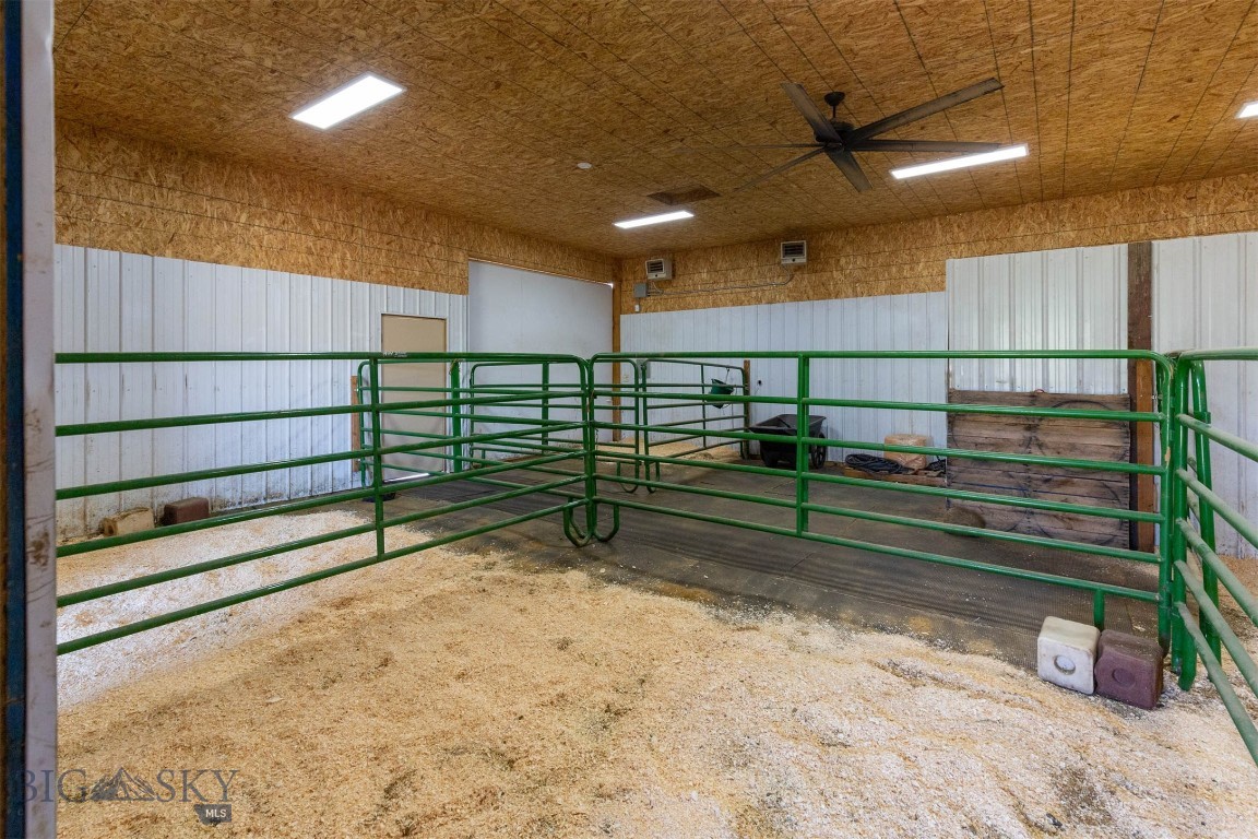 Bozeman, Montana 59718, United States, 3 Bedrooms Bedrooms, ,4 BathroomsBathrooms,Residential,Pending,72436