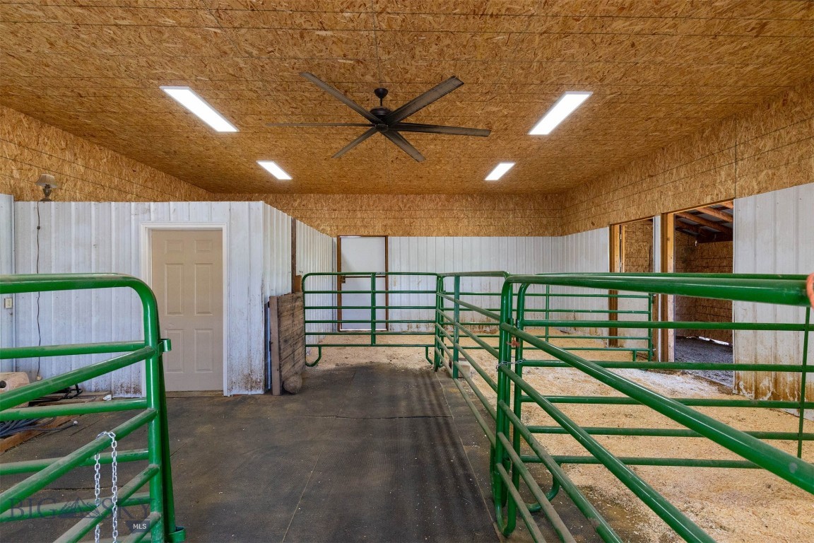 Bozeman, Montana 59718, United States, 3 Bedrooms Bedrooms, ,4 BathroomsBathrooms,Residential,Pending,72436