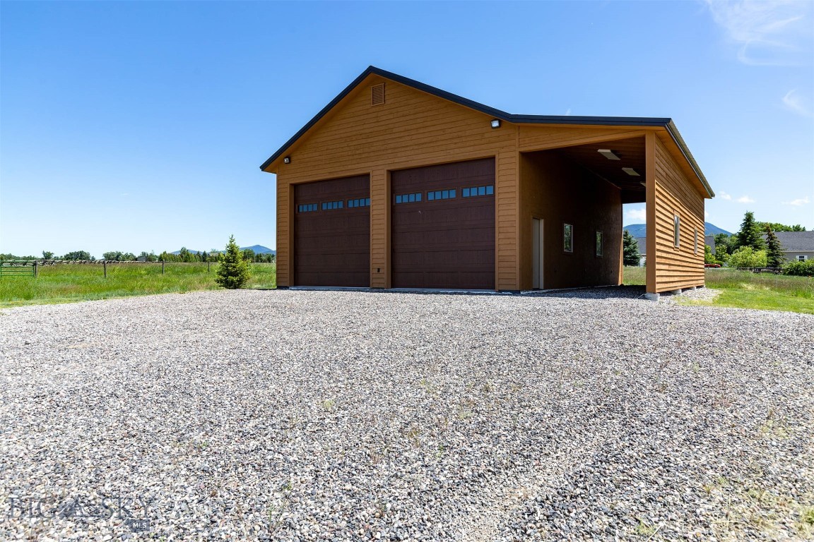 Bozeman, Montana 59718, United States, 3 Bedrooms Bedrooms, ,4 BathroomsBathrooms,Residential,Pending,72436