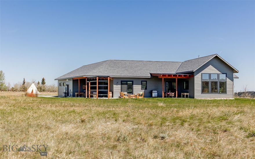 Incredible 360° views surround this 3/2.5 home on nearly 3 acres.  Perfect blend of privacy with easy access to both town and the great outdoors.  3000sq ft of living space on one level ideal for entertaining indoors with great space to enjoy views under the new south side pergola or in the oversized Jacuzzi hot tub.  Cherry Hardwood floors, open concept kitchen w/ Wolf appliances, generous master wardrobe/walk in closet, dog wash, spacious laundry and large 3 car garage.