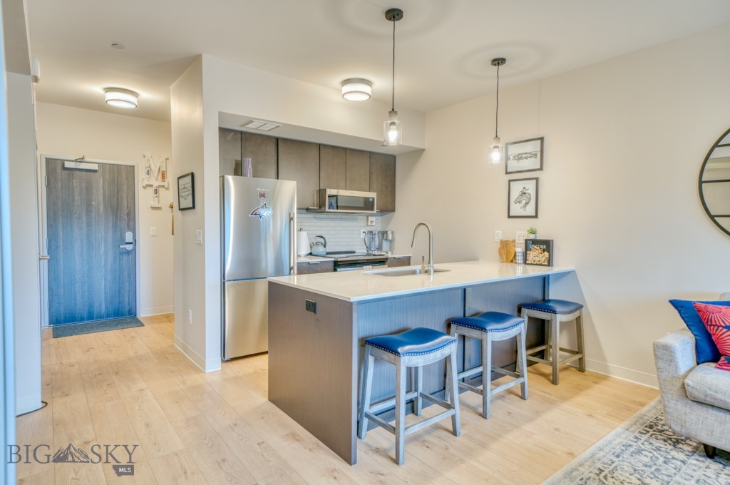 718 W Babcock Street 411