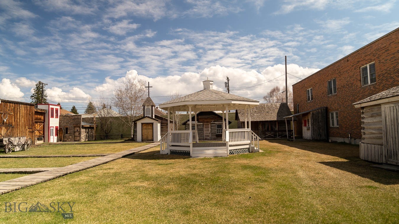 Beaumont Place Addition - Land