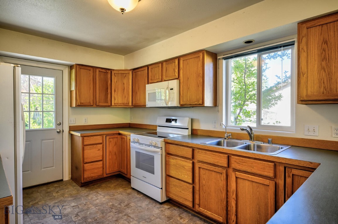 Manhattan, Montana 59741, United States, 3 Bedrooms Bedrooms, ,2 BathroomsBathrooms,Residential,Active,161695